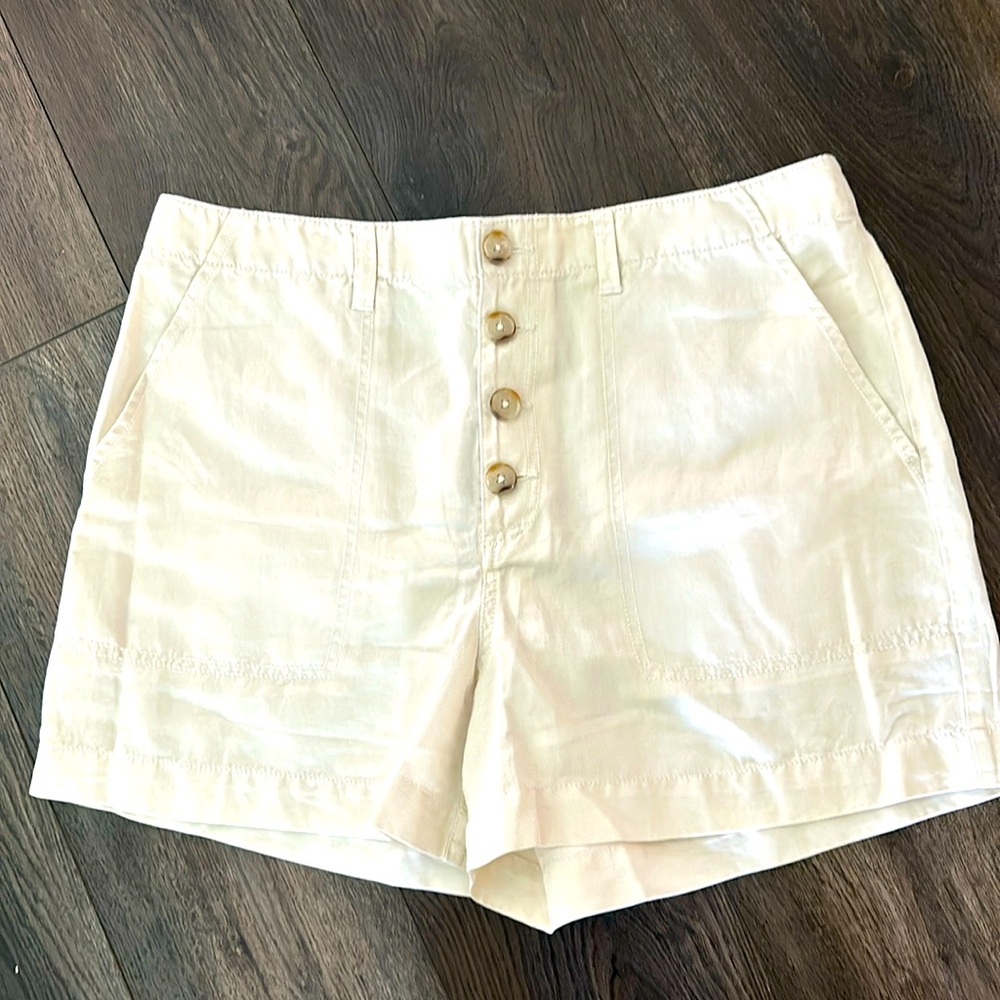 Cream shorts, NWT. Sailor buttons, measuring just over 15 inches long.